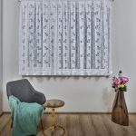Perdea Albă – Rafinamentul Delicat al Motivelor Florale